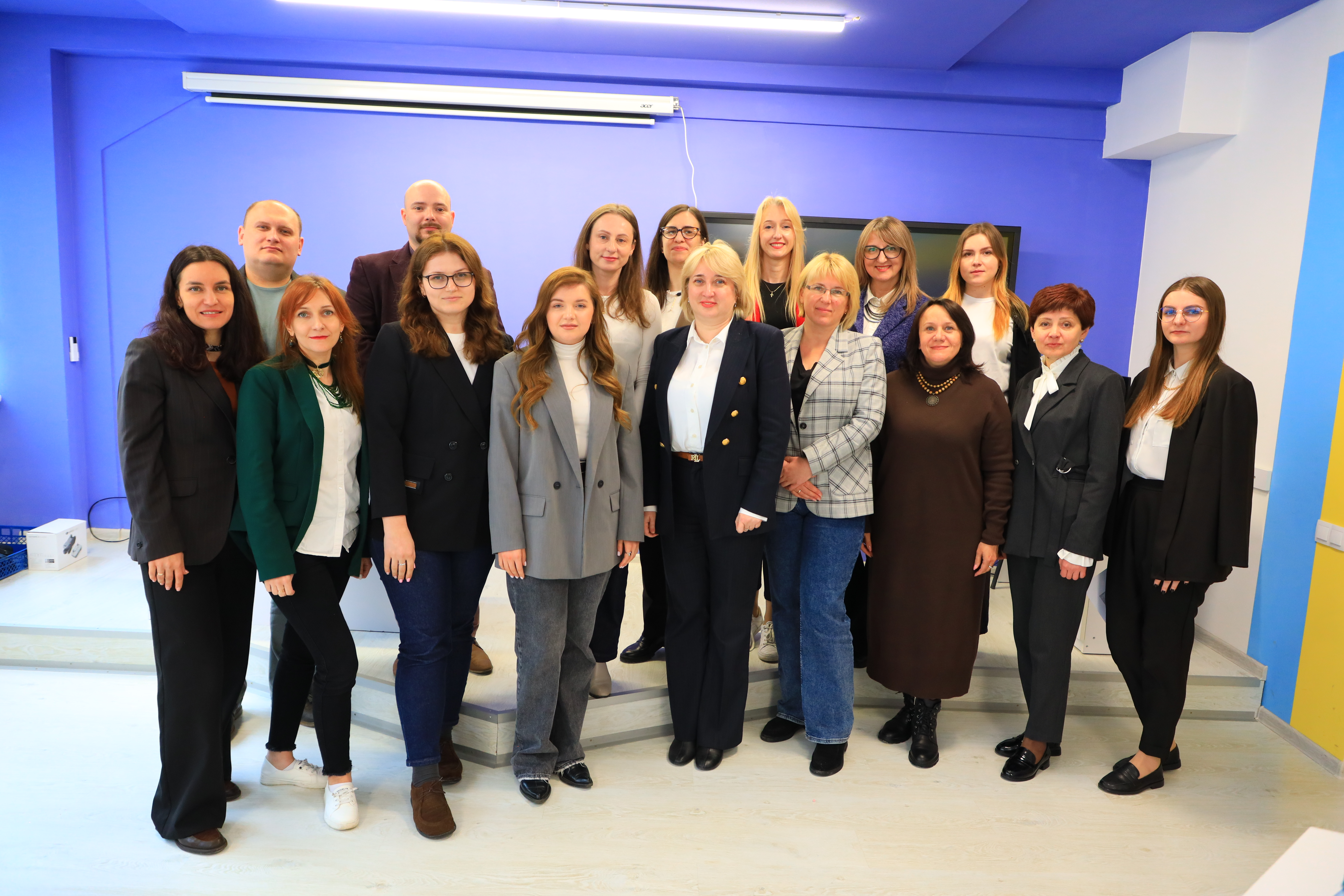 Спільне фото учасників круглого столу